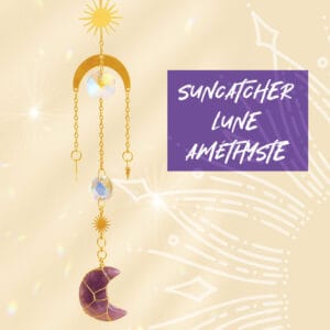 Découvrez l'attrape-soleil Lune en Améthyste, associez les bienfaits de la lumière et de la lithothérapie !