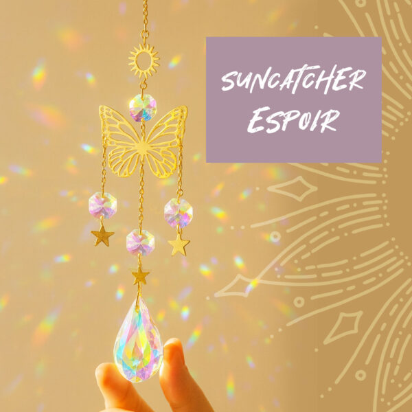 Suncatcher ou attrape soleil avec papillon qui représente l'espoir
